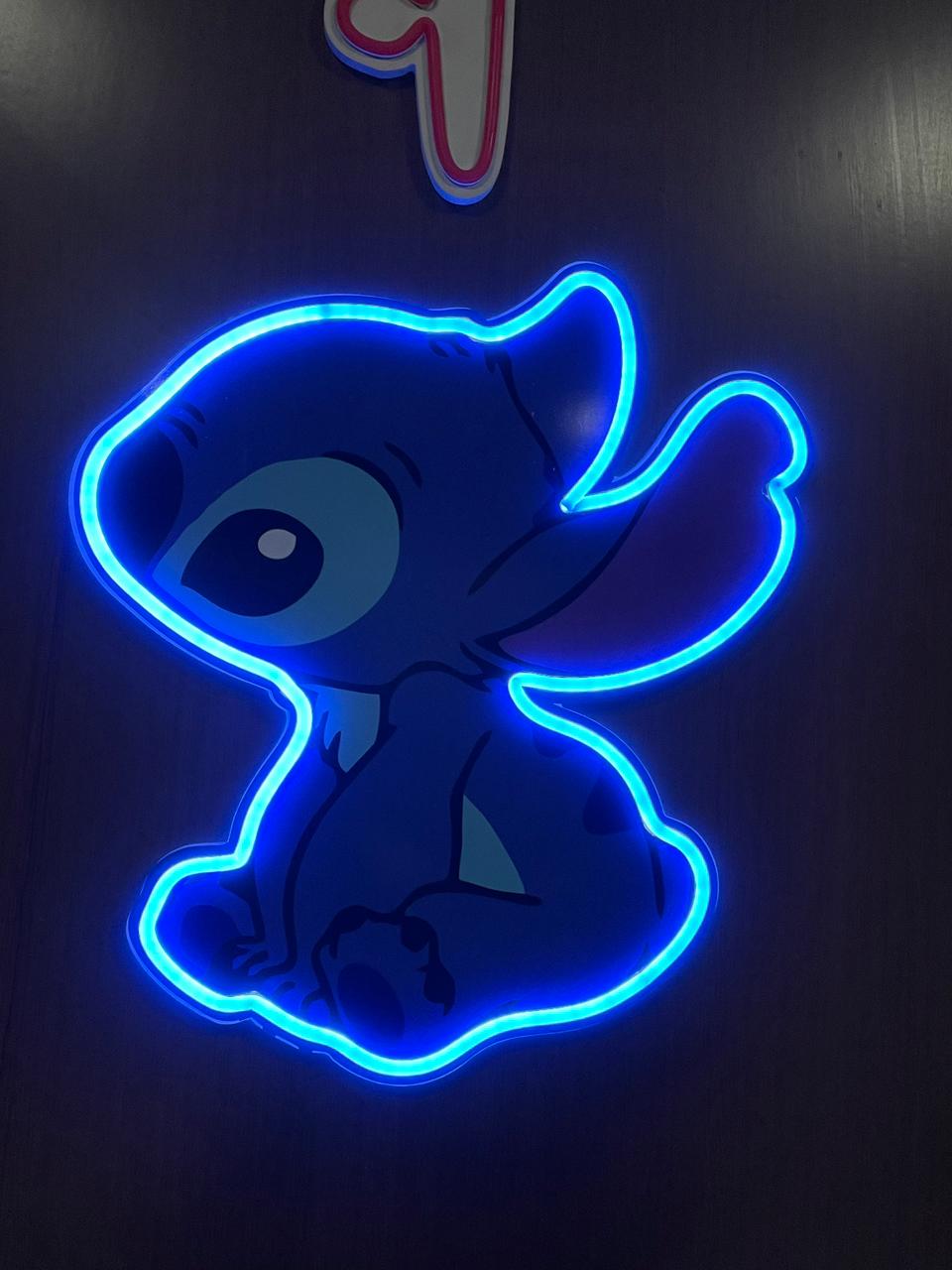Neon LED azul personalizado em formato do personagem Stitch